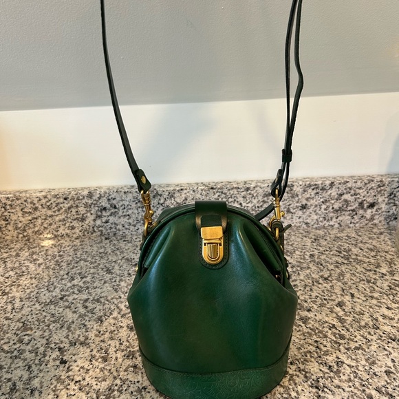 Old Trend Green Leather Tote - Picture 2 of 4